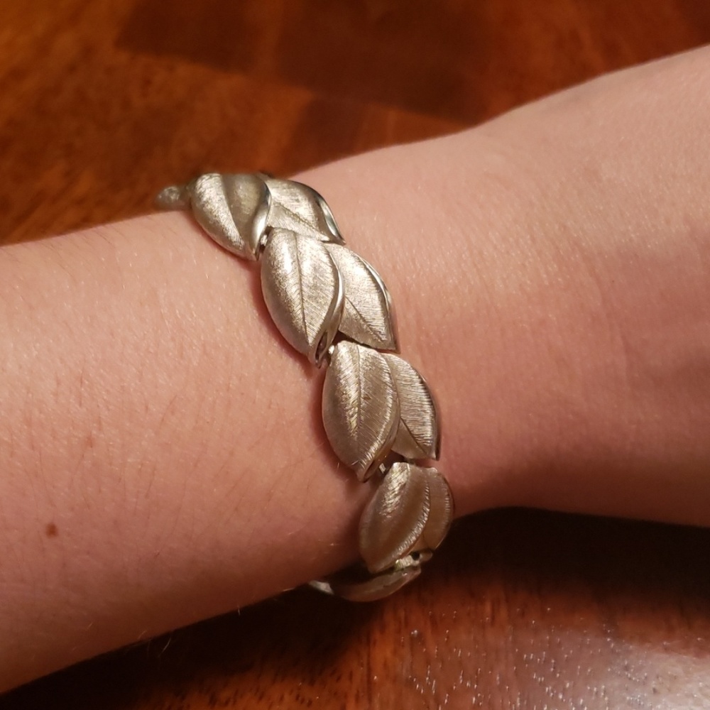 Vintage trifari silver tone bracelet